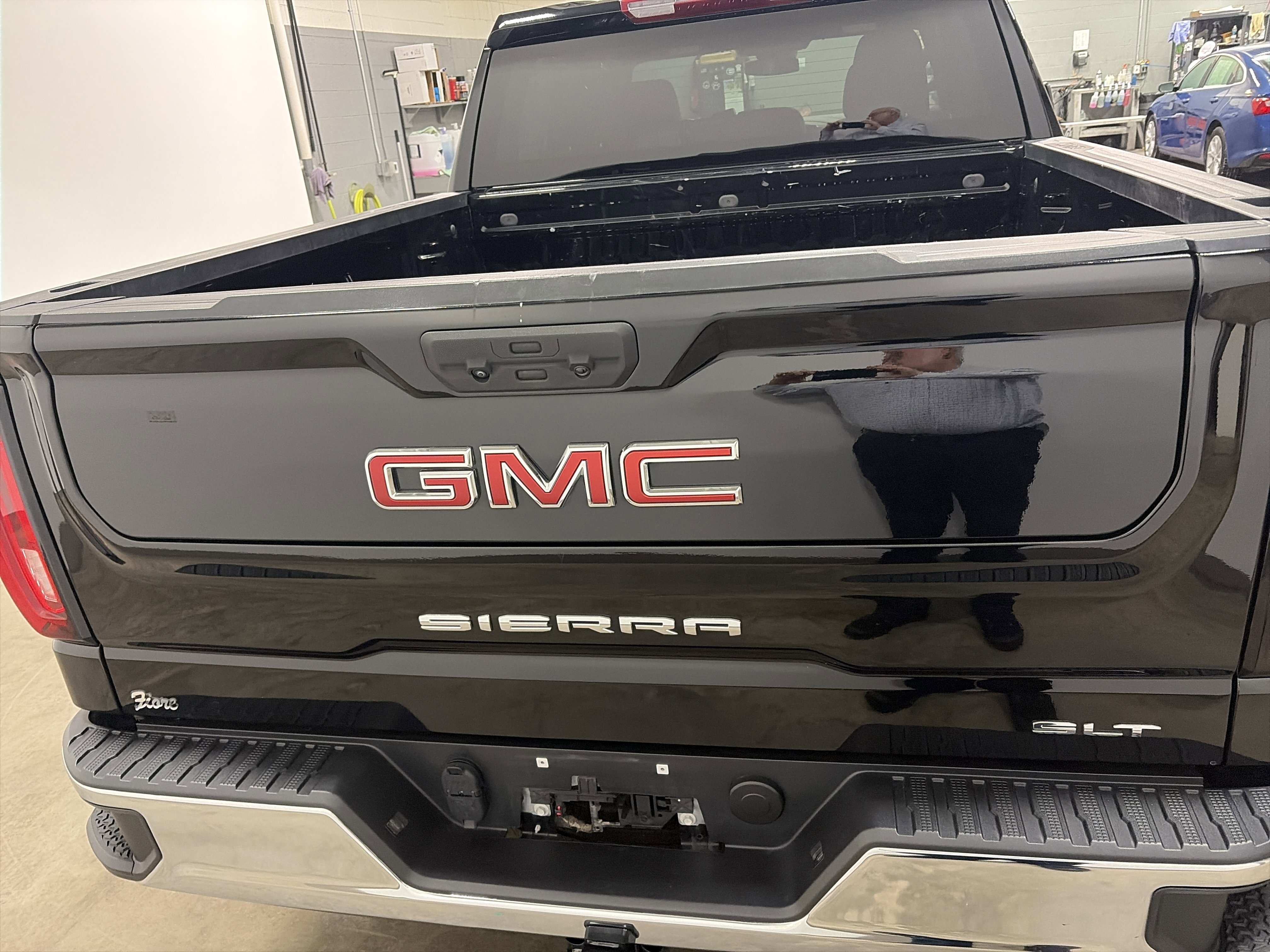 Used 2024 GMC Sierra 1500 SLT image 4