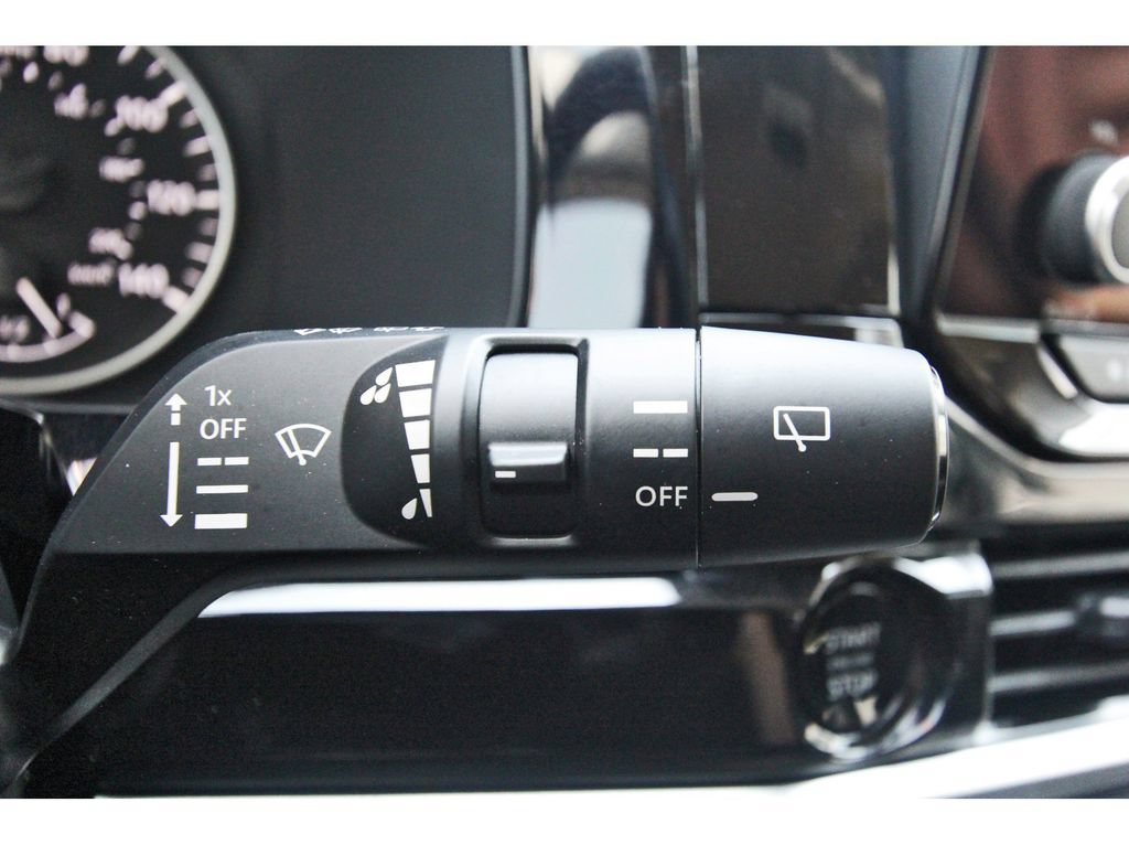 Used 2025 Nissan Pathfinder SV FWD image 17