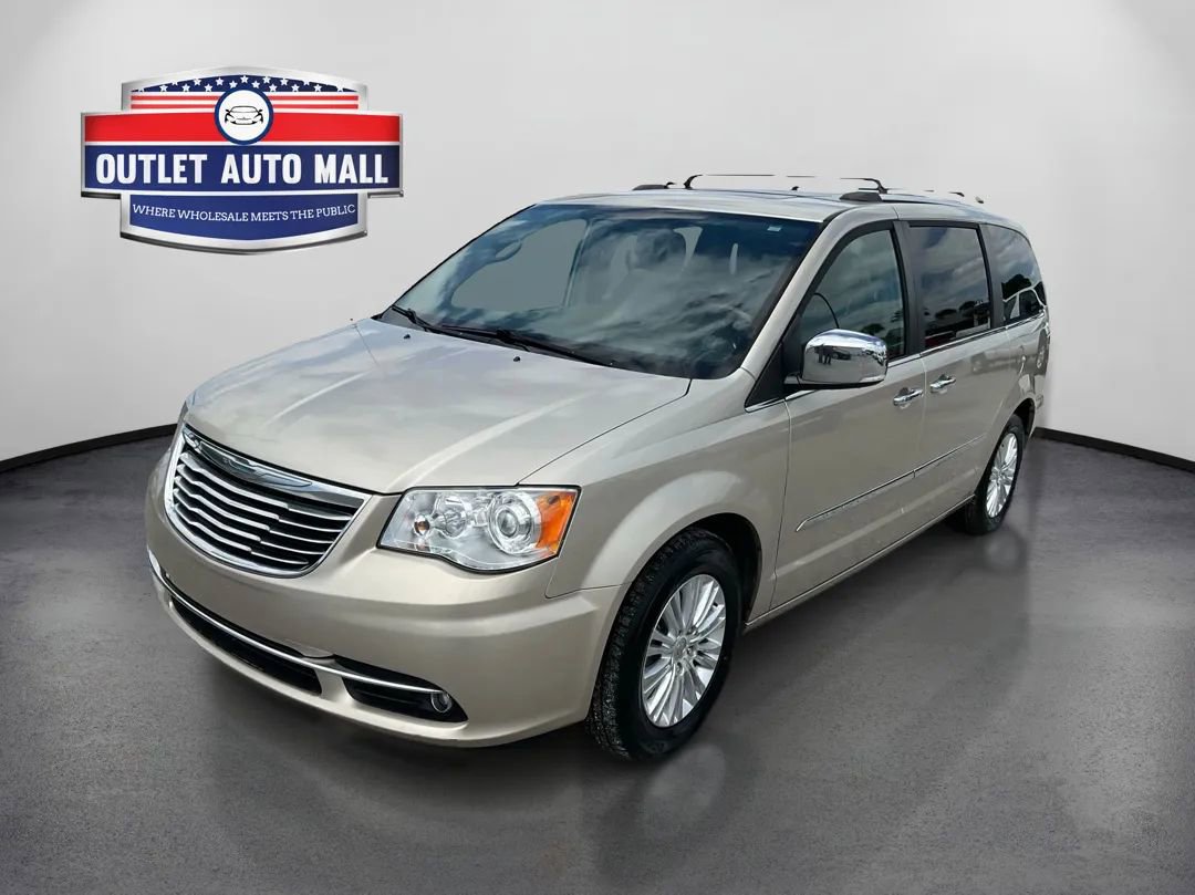 Used 2014 Chrysler Town & Country Limited w/ Luxury Group FWD image 7
