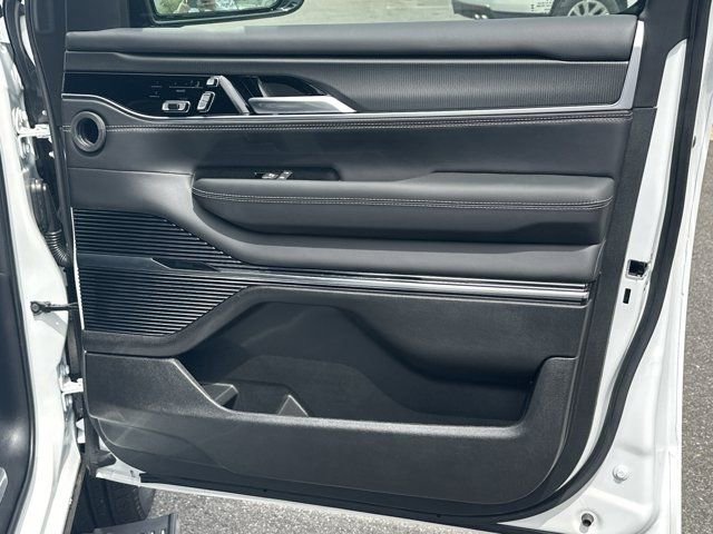 New 2026 Jeep Grand Wagoneer Summit image 14