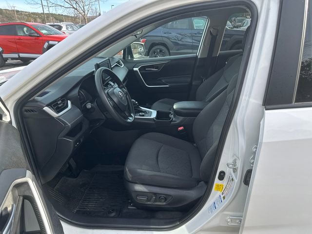 Used 2022 Toyota RAV4 XLE AWD/4WD image 9