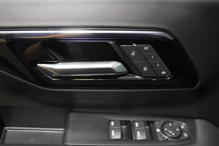 Certified 2025 Chevrolet Suburban Z71 image 19