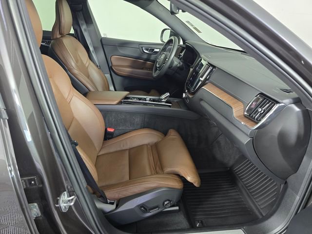 Used 2023 Volvo XC60 T8 Ultimate w/ Climate Package image 11