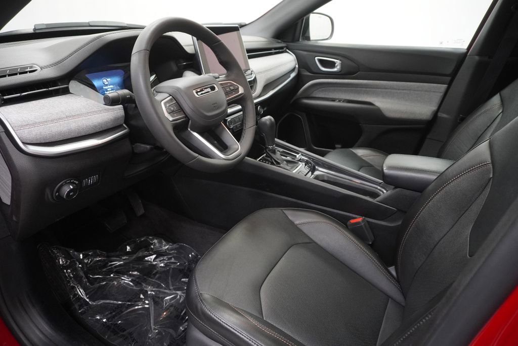 Used 2023 Jeep Compass Latitude w/ Sun and Sound Group AWD/4WD image 18