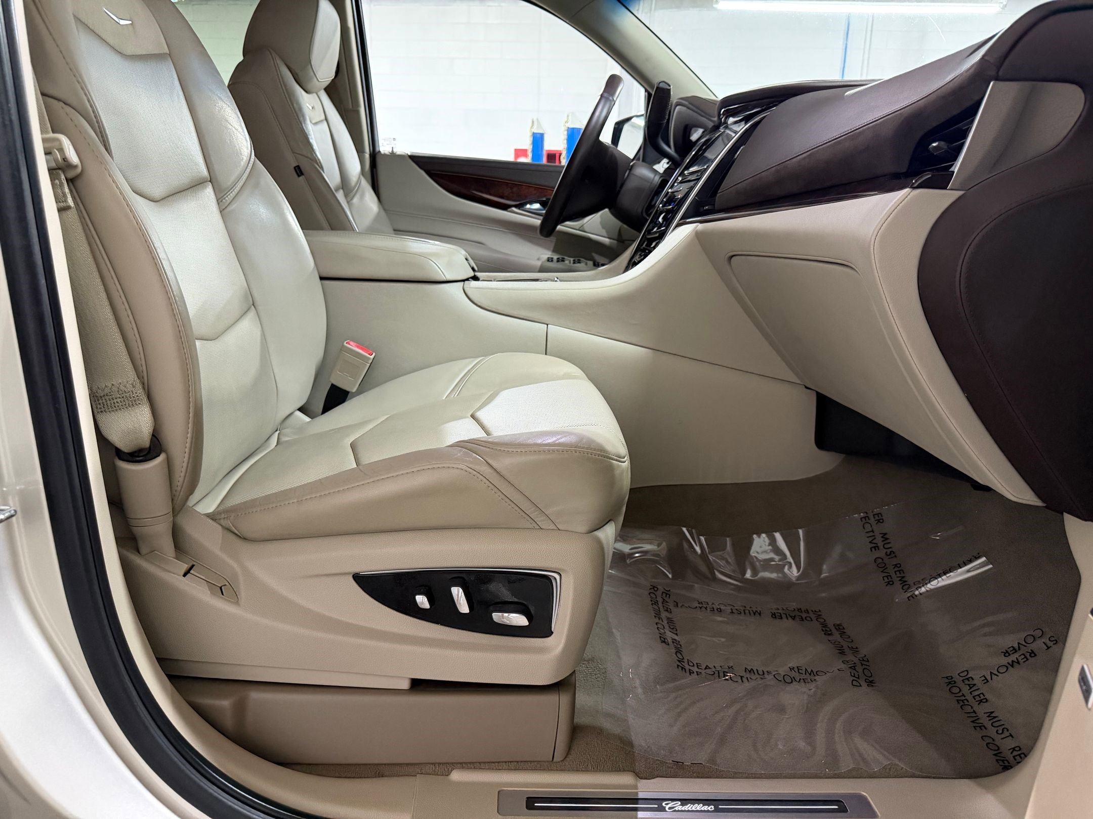 Used 2015 Cadillac Escalade Luxury AWD/4WD image 48