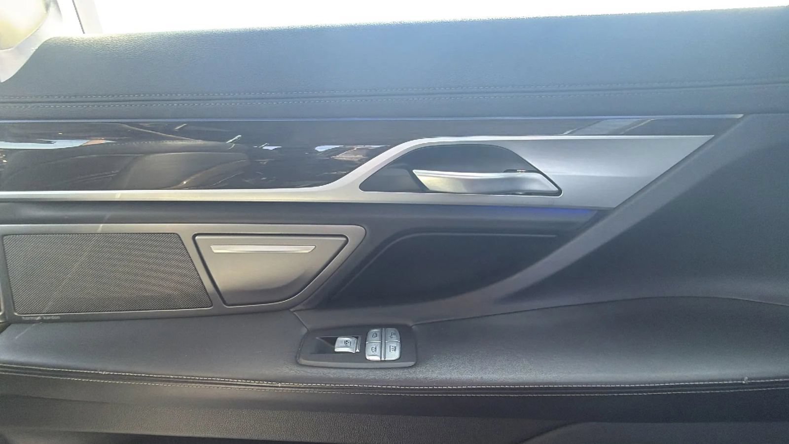 Used 2022 BMW 740i w/ Premium Package RWD image 20