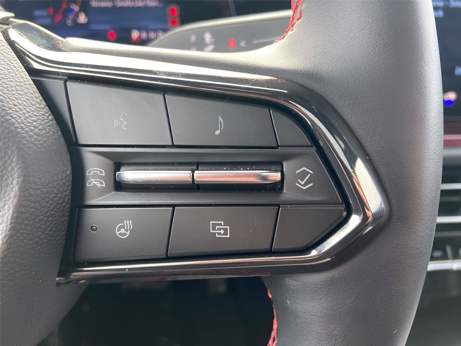 Used 2025 Chevrolet Traverse RS image 20