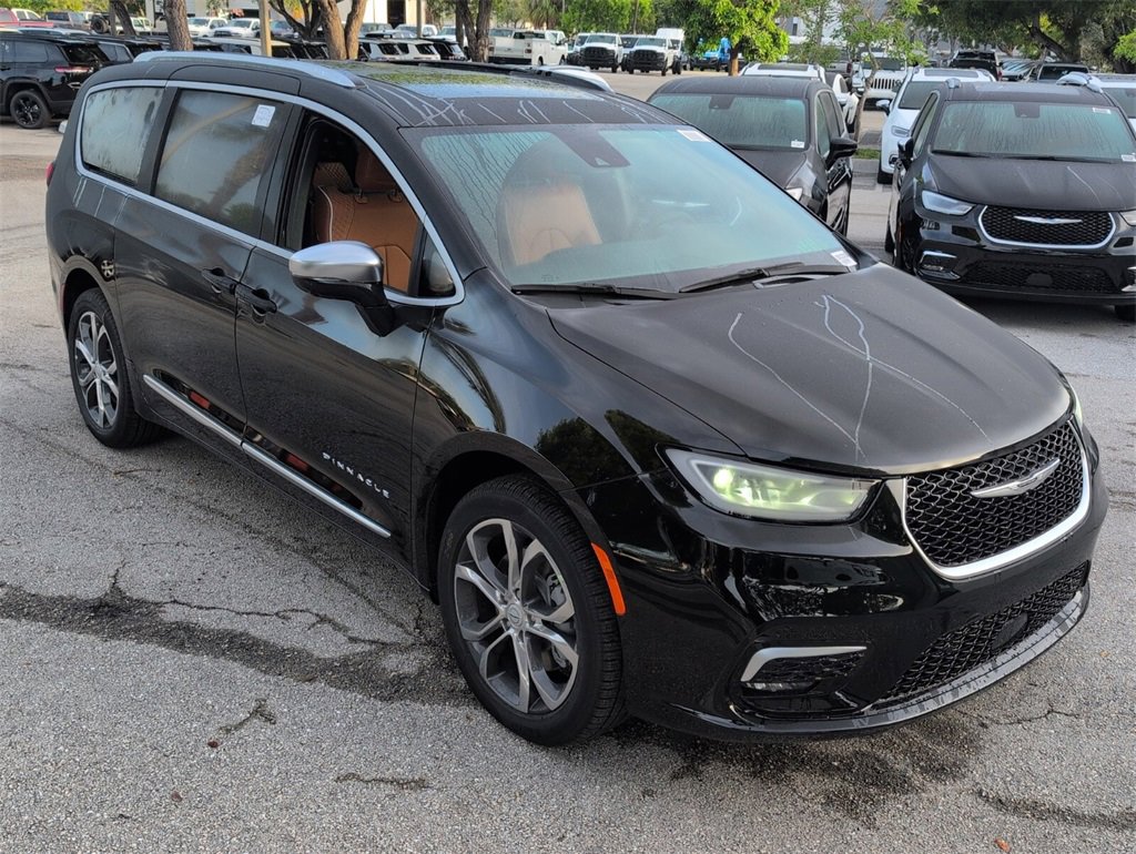 New 2026 Chrysler Pacifica Pinnacle image 2