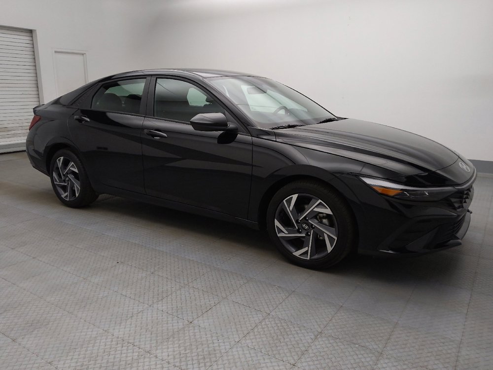 Used 2025 Hyundai Elantra Sport FWD image 11