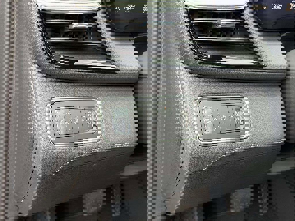 Used 2025 Buick Enclave Preferred image 18