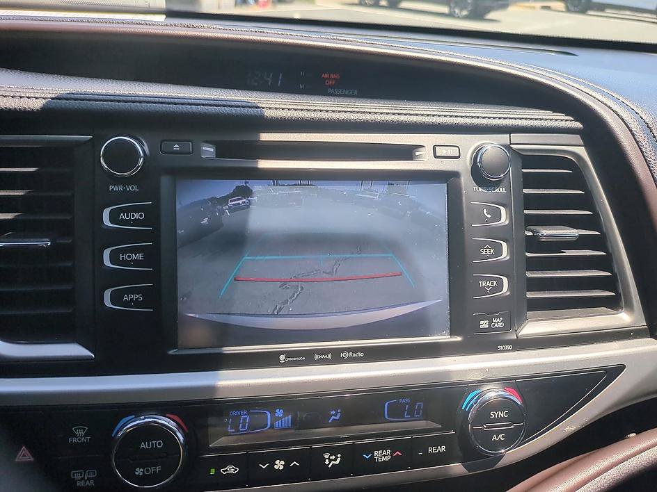Used 2019 Toyota Highlander XLE FWD image 21