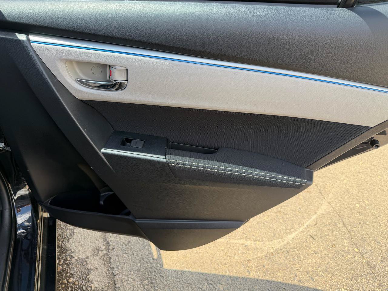 Used 2015 Toyota Corolla LE FWD image 16