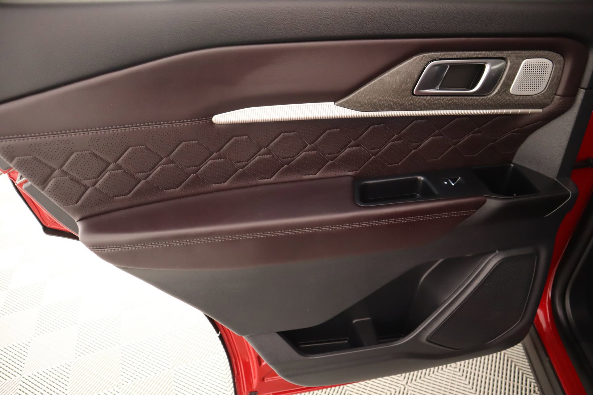 Used 2025 Ford Explorer Platinum w/ Ultimate Package image 19