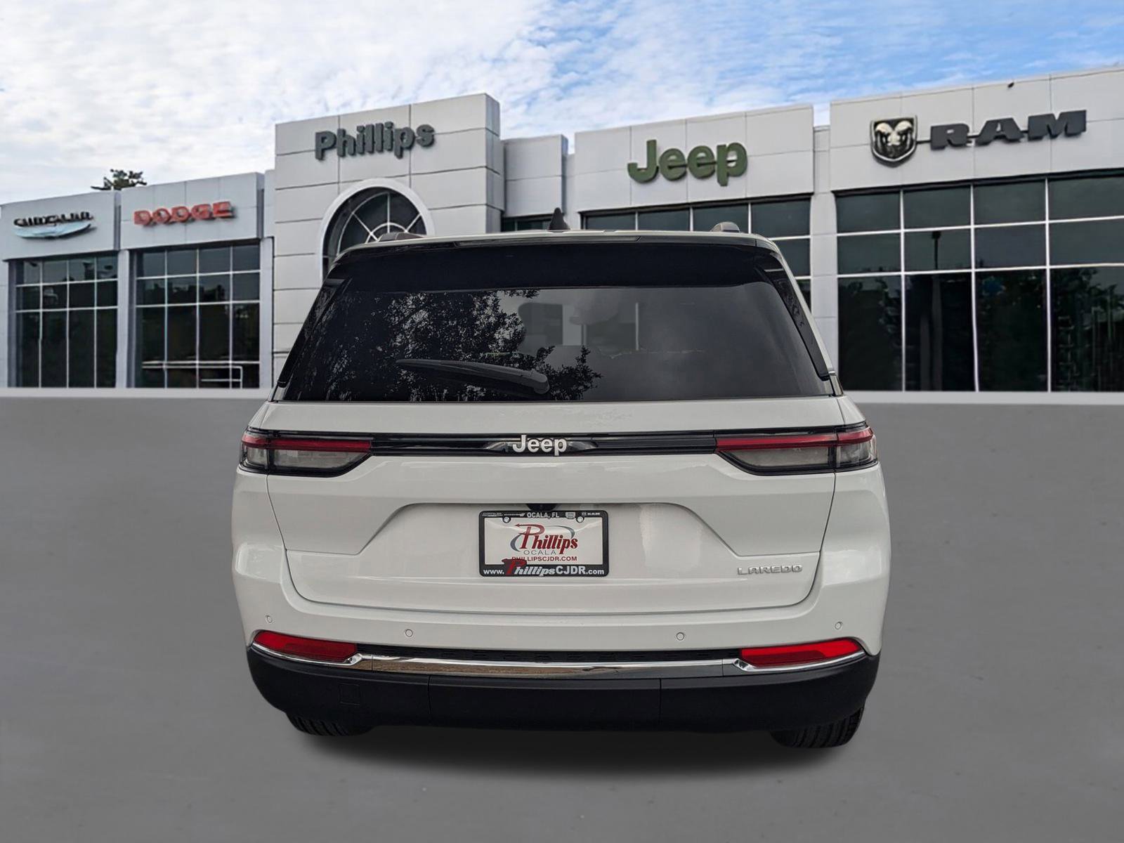 New 2026 Jeep Grand Cherokee Altitude 4x2 image 4