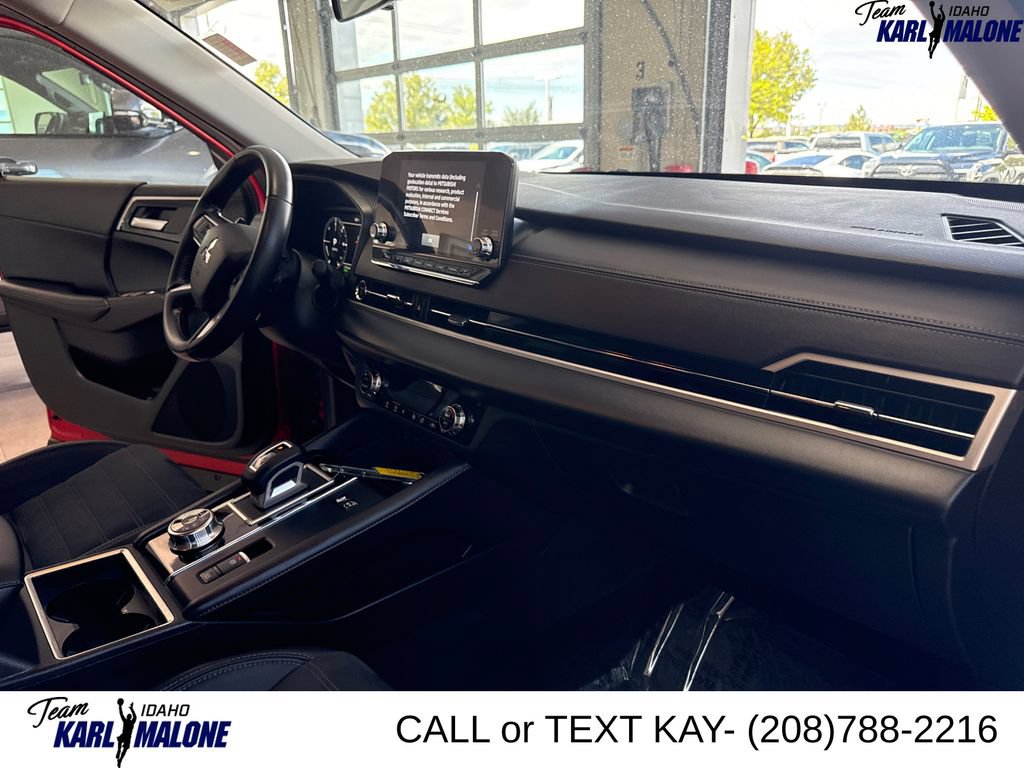 Used 2025 Mitsubishi Outlander SE AWD/4WD image 24
