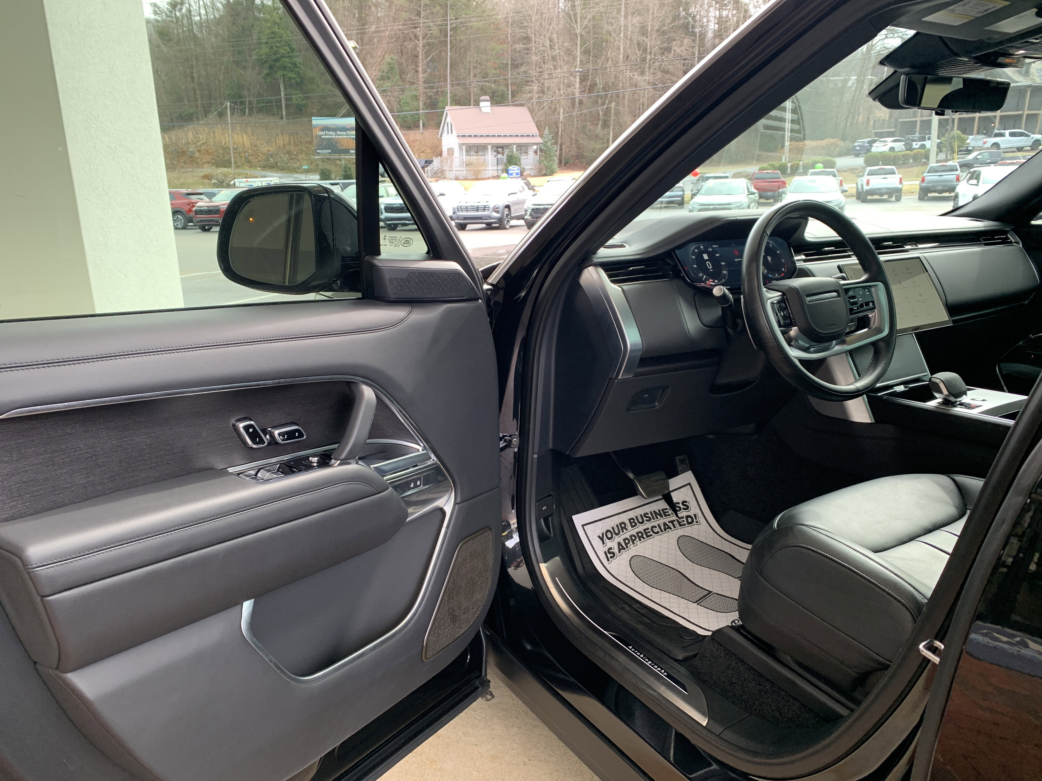 Used 2025 Land Rover Range Rover Autobiography image 7