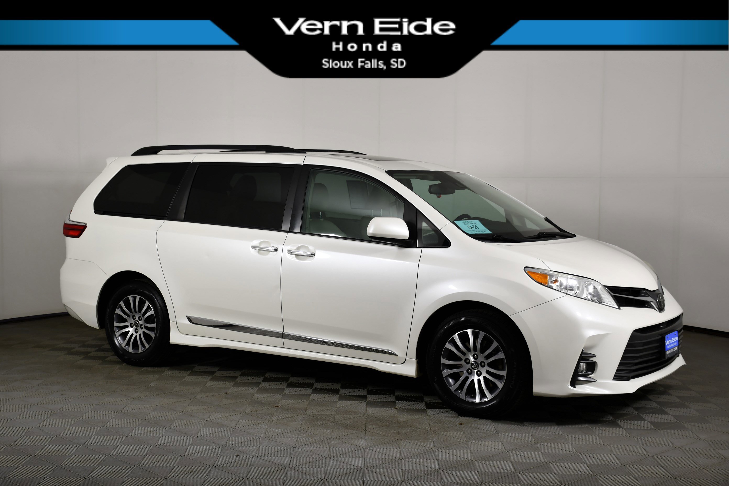 Used 2018 Toyota Sienna XLE