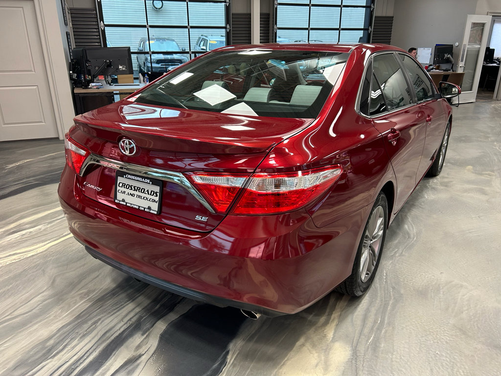 Used 2016 Toyota Camry SE w/ Moonroof Package FWD image 27