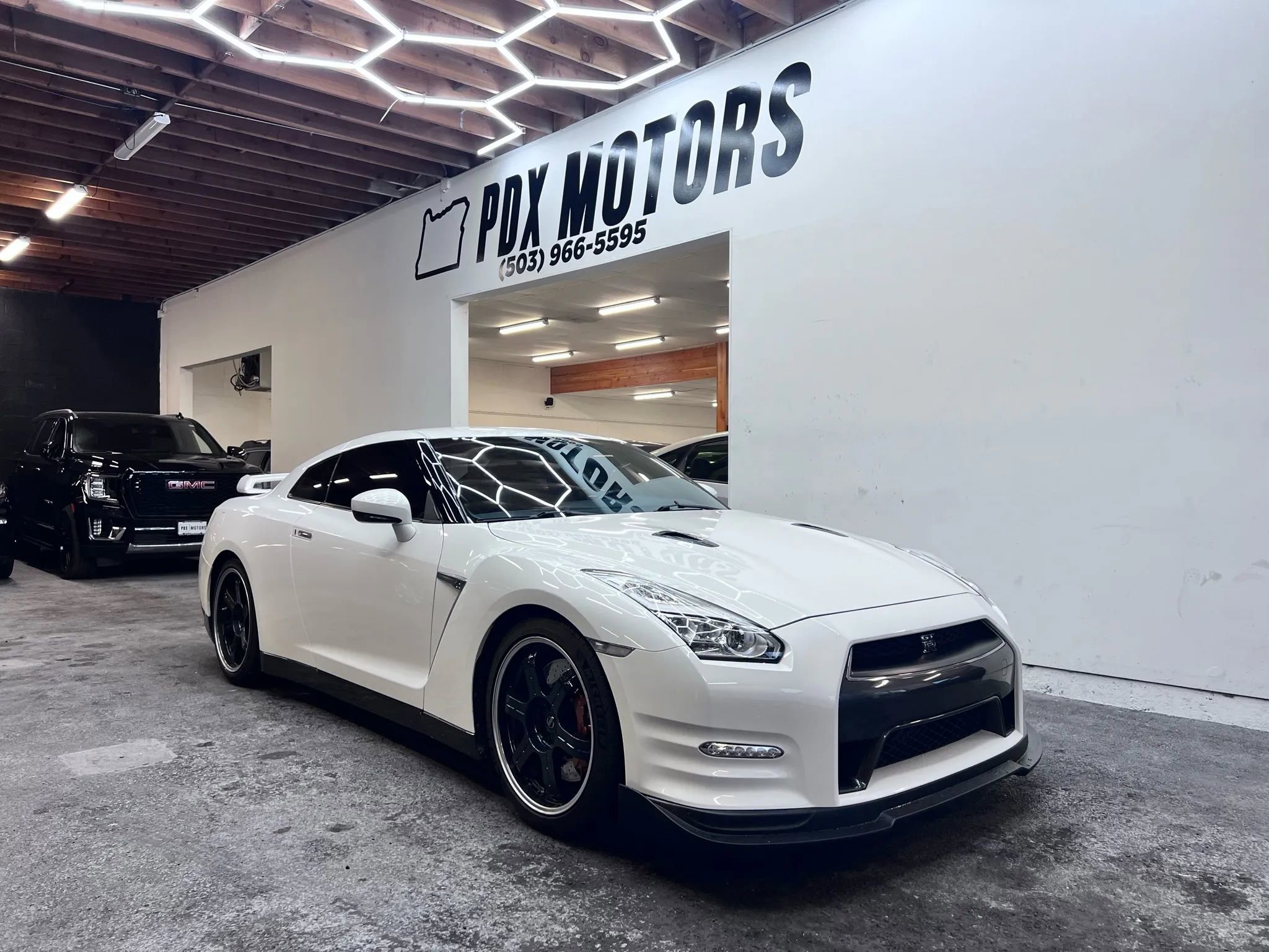 Used 2015 Nissan GT-R Premium image 1