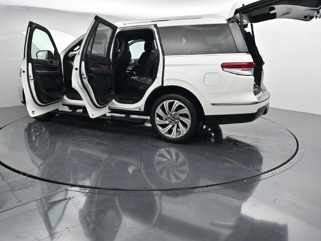 Used 2023 Lincoln Navigator Reserve AWD/4WD image 44
