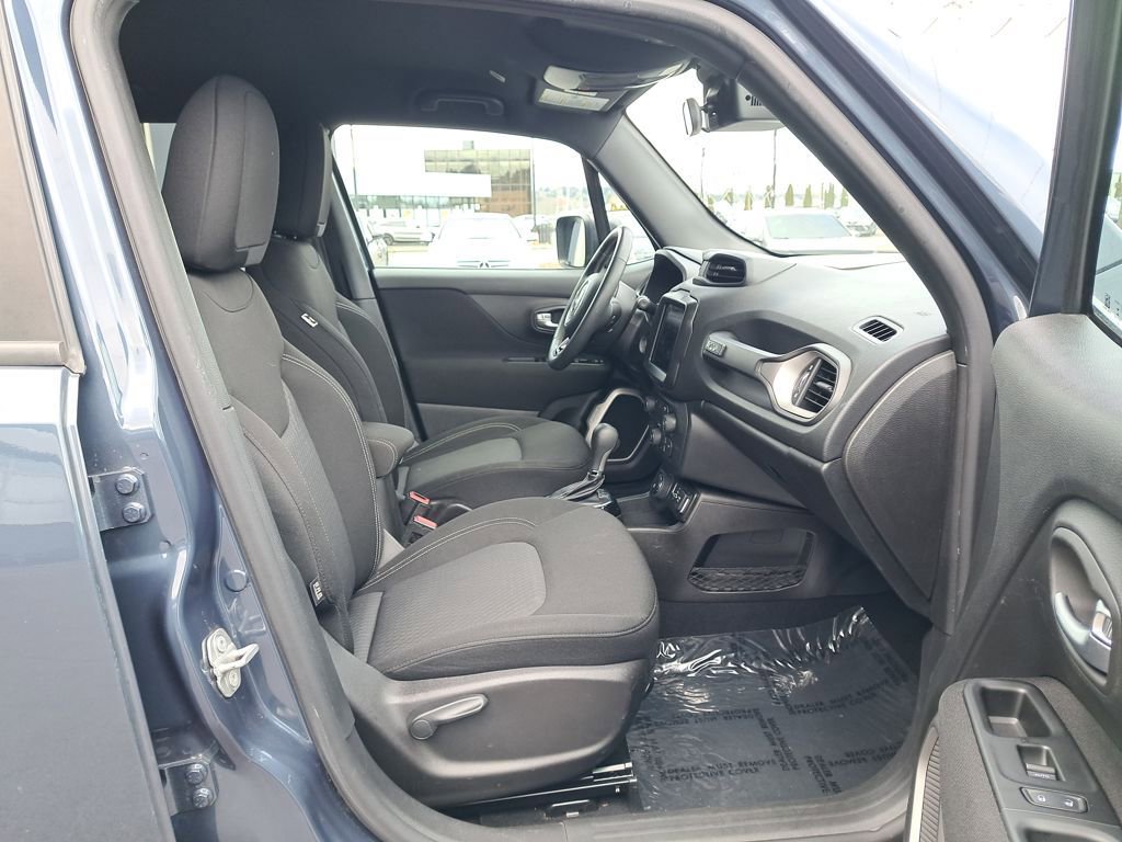 Used 2021 Jeep Renegade Latitude AWD/4WD image 17