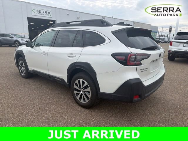 Used 2023 Subaru Outback Premium image 4