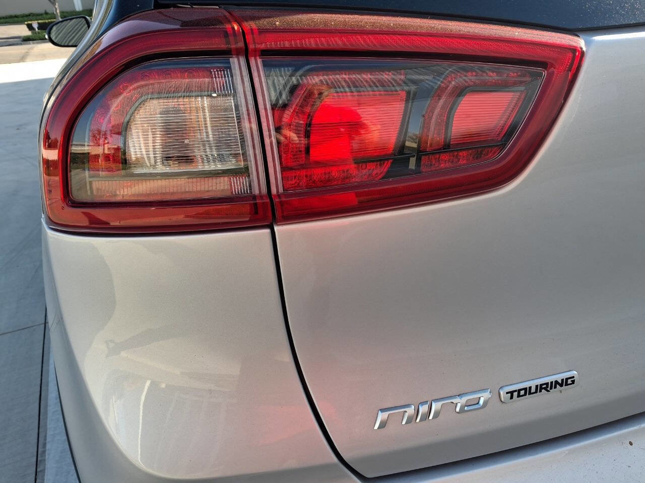 Used 2018 Kia Niro Touring w/ Paint Protection Package image 10