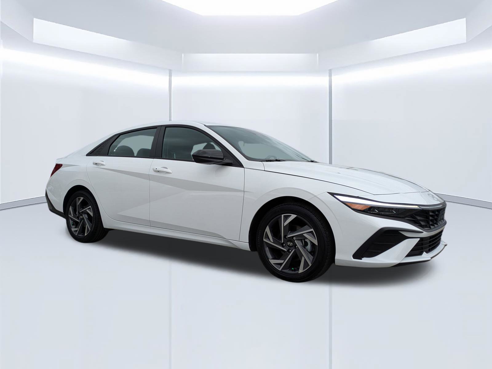Certified 2025 Hyundai Elantra Sport FWD image 2