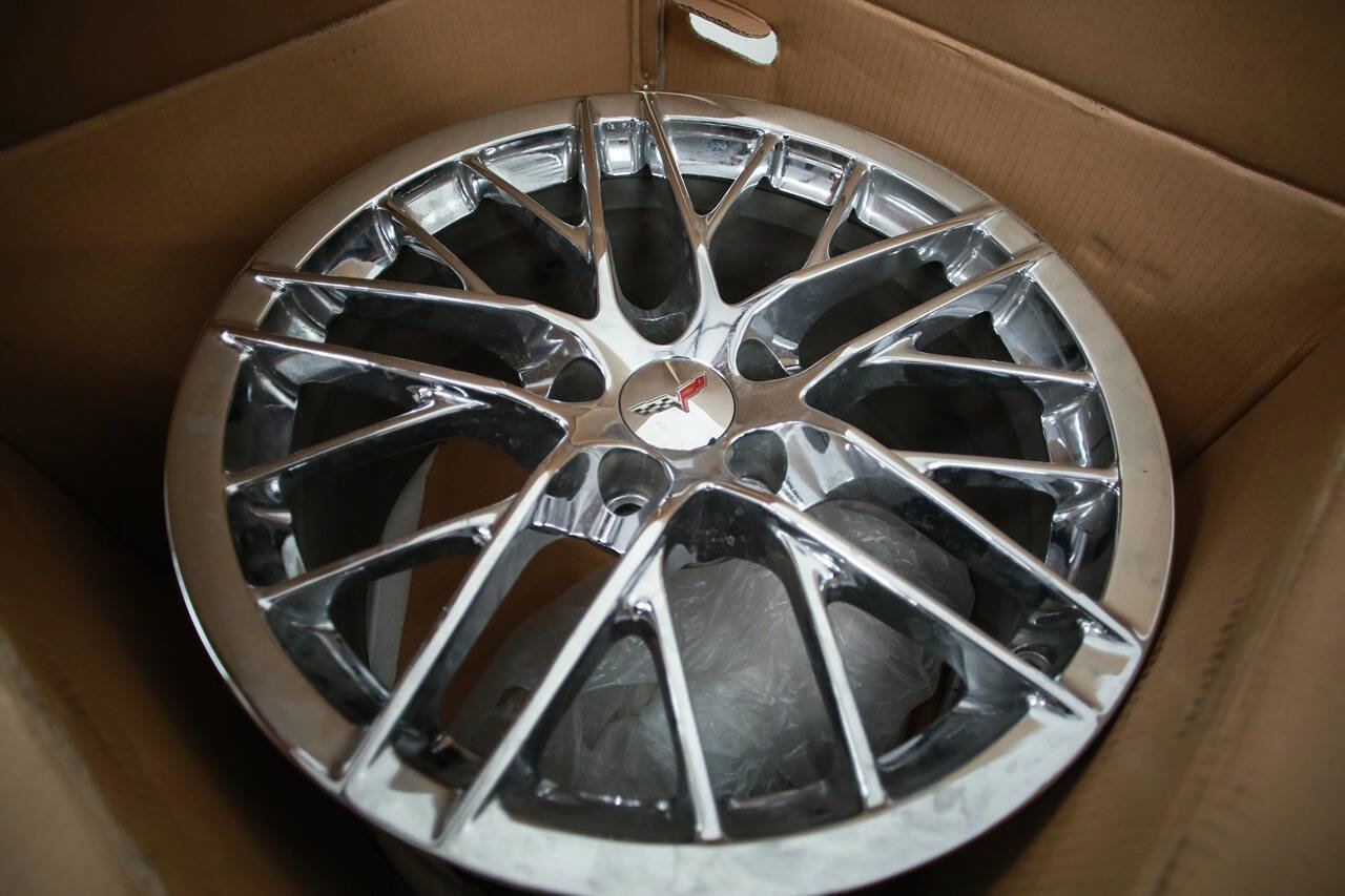Used 2009 Chevrolet Corvette ZR1 w/ Preferred Equipment Group RWD image 31