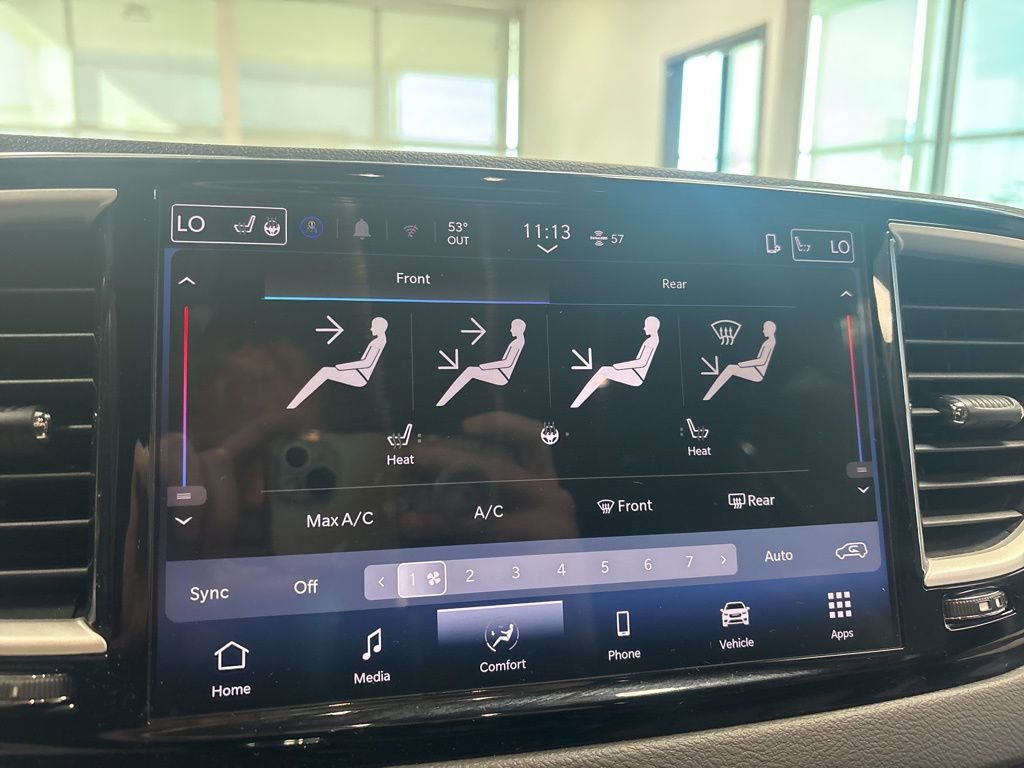 Used 2025 Chrysler Pacifica Select image 20