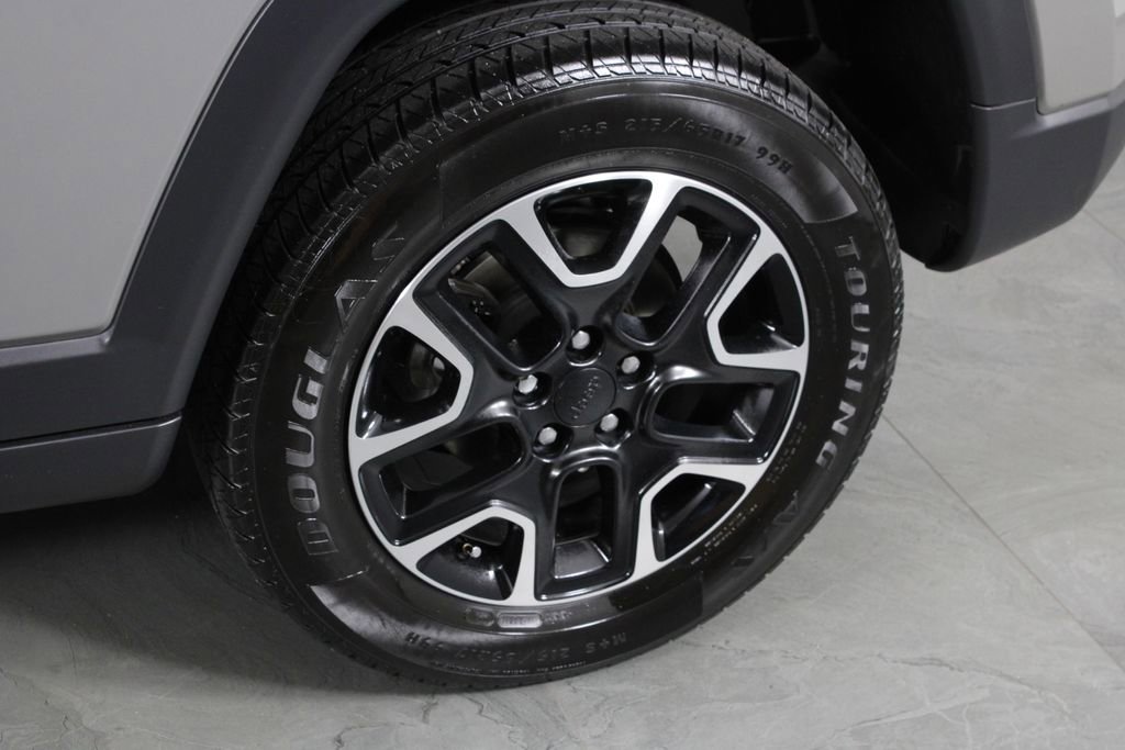 Used 2020 Jeep Compass Trailhawk w/ Leather Interior Group AWD/4WD image 12