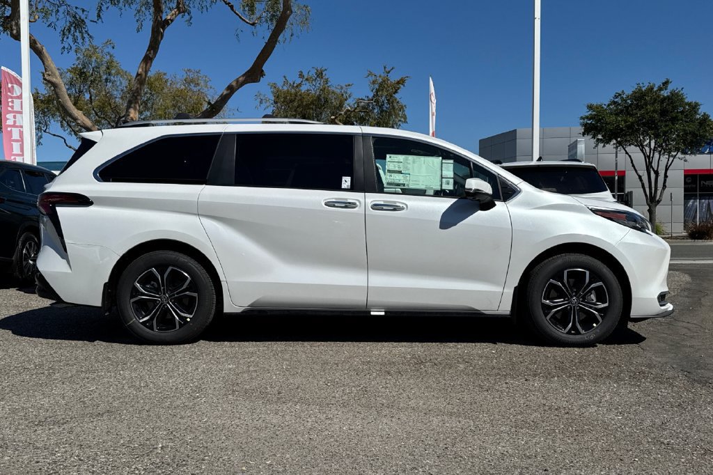 New 2026 Toyota Sienna Platinum AWD/4WD image 4