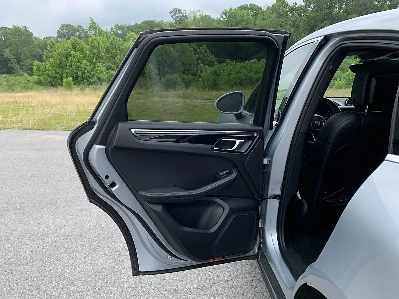 Used 2016 Porsche Macan S image 18