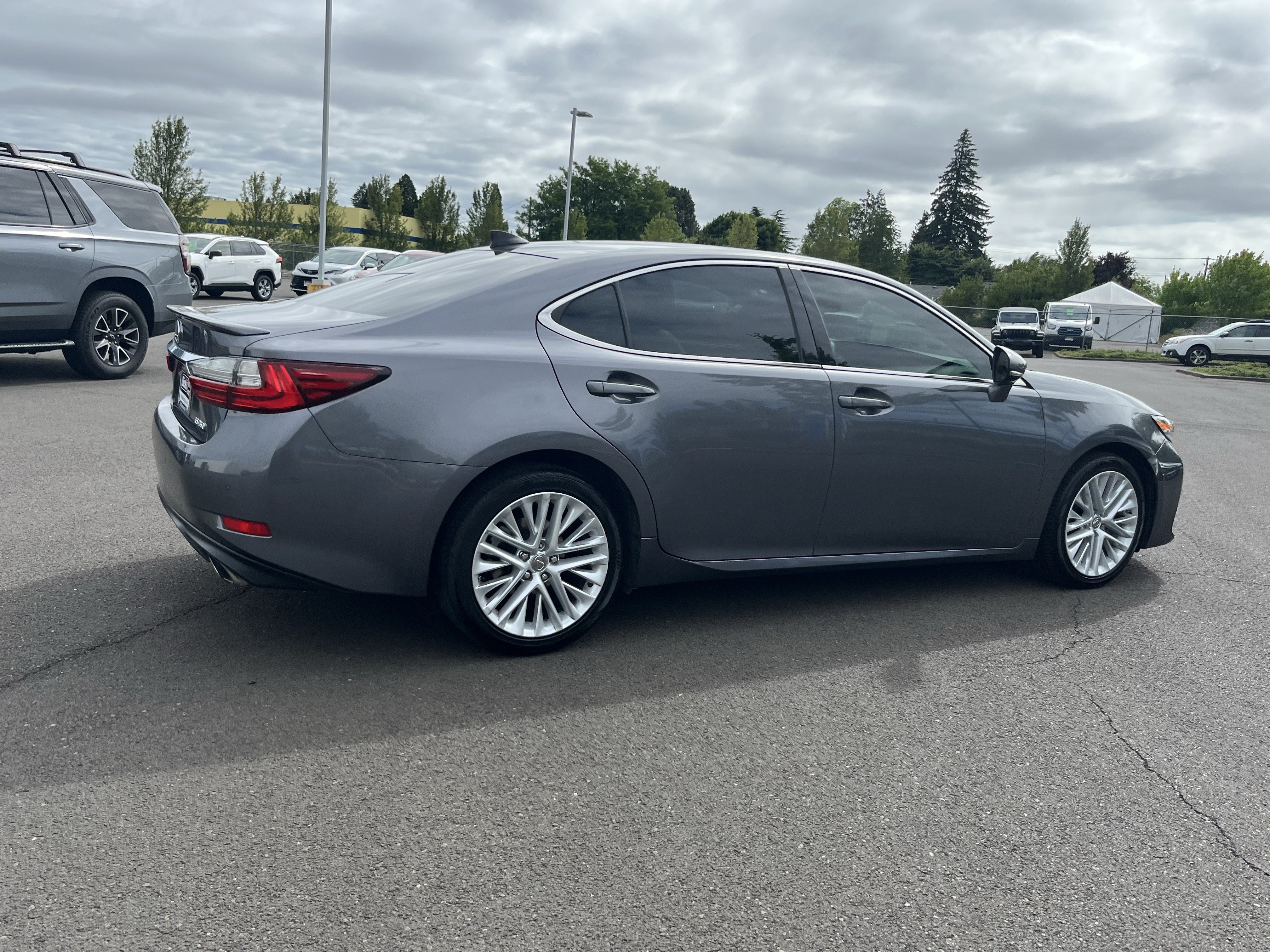 Used 2016 Lexus ES 350 w/ Luxury Package w/Wood Trim FWD image 6