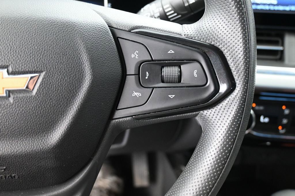 Used 2025 Chevrolet Trax LT FWD image 40