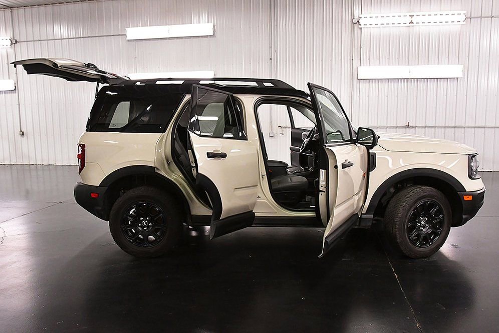 Used 2025 Ford Bronco Sport Badlands image 32