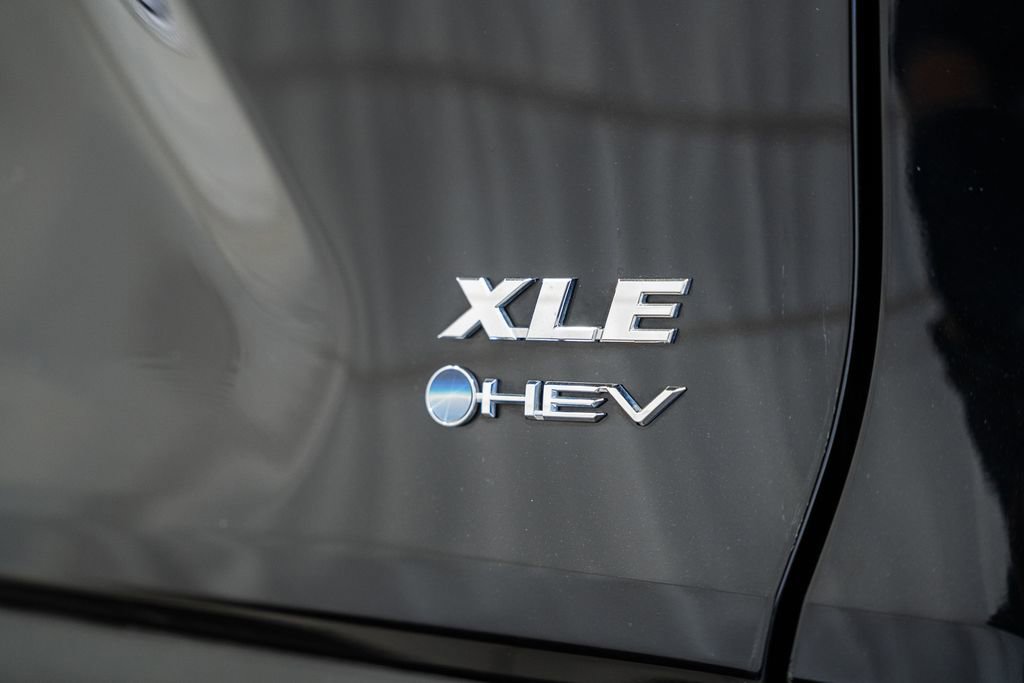 Used 2025 Toyota RAV4 XLE AWD/4WD image 7