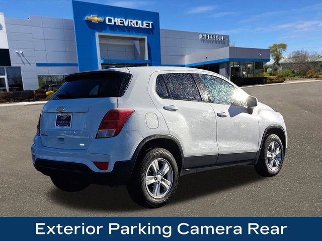 Used 2022 Chevrolet Trax LS w/ Tint and Cruise Package image 9