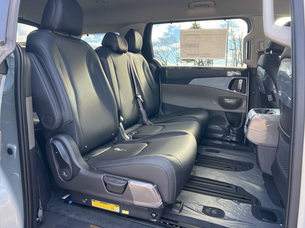 New 2026 Kia Carnival EX image 14