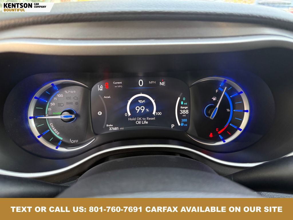 Used 2024 Chrysler Pacifica Select image 16