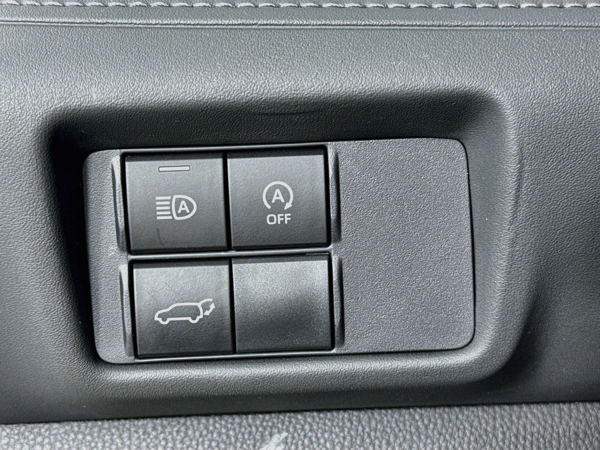 Used 2023 Toyota Highlander XLE AWD/4WD image 10