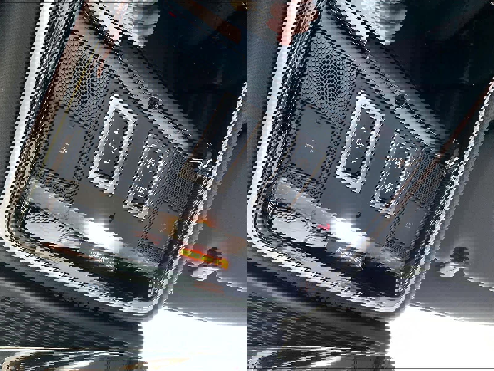 New 2026 Land Rover Range Rover Velar Dynamic SE image 22