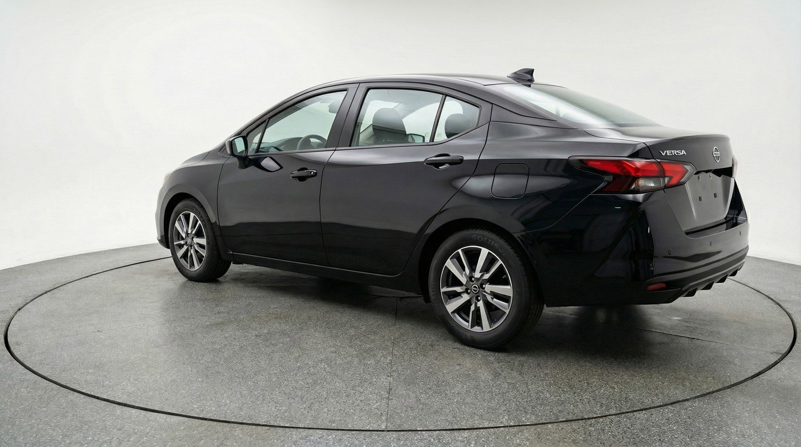 Used 2025 Nissan Versa SV image 6