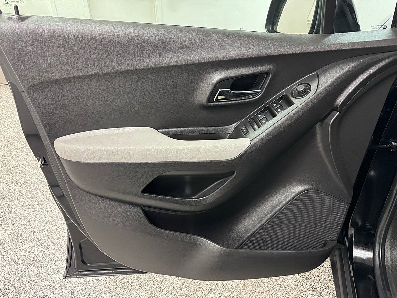 Used 2020 Chevrolet Trax LS w/ Tint and Cruise Package image 9