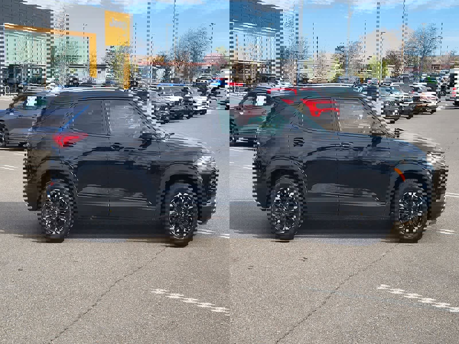 Used 2023 Chevrolet TrailBlazer LT w/ Convenience Package image 4