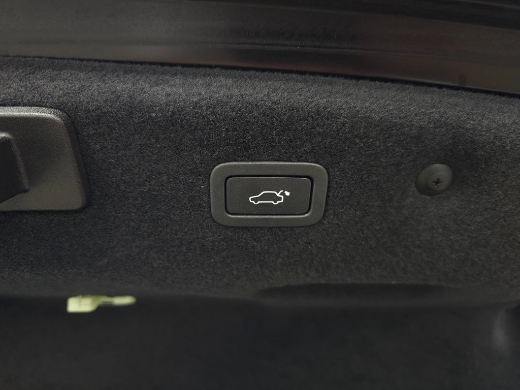 Used 2022 Jaguar XF R-Dynamic SE image 7