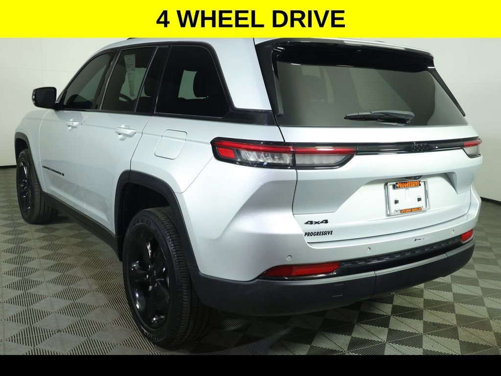 Used 2024 Jeep Grand Cherokee Altitude image 5