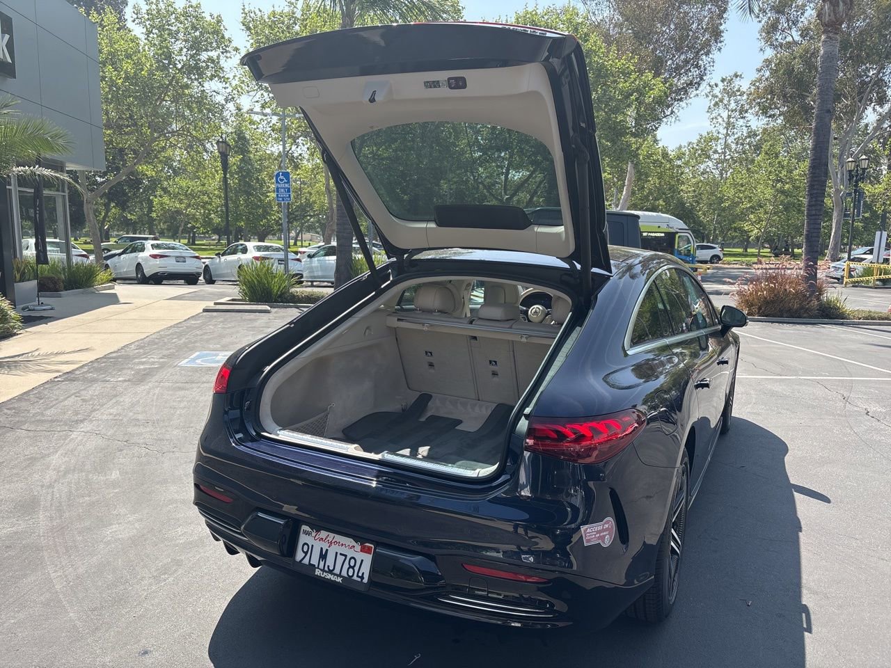 Certified 2023 Mercedes-Benz EQS 580 4MATIC Sedan image 5