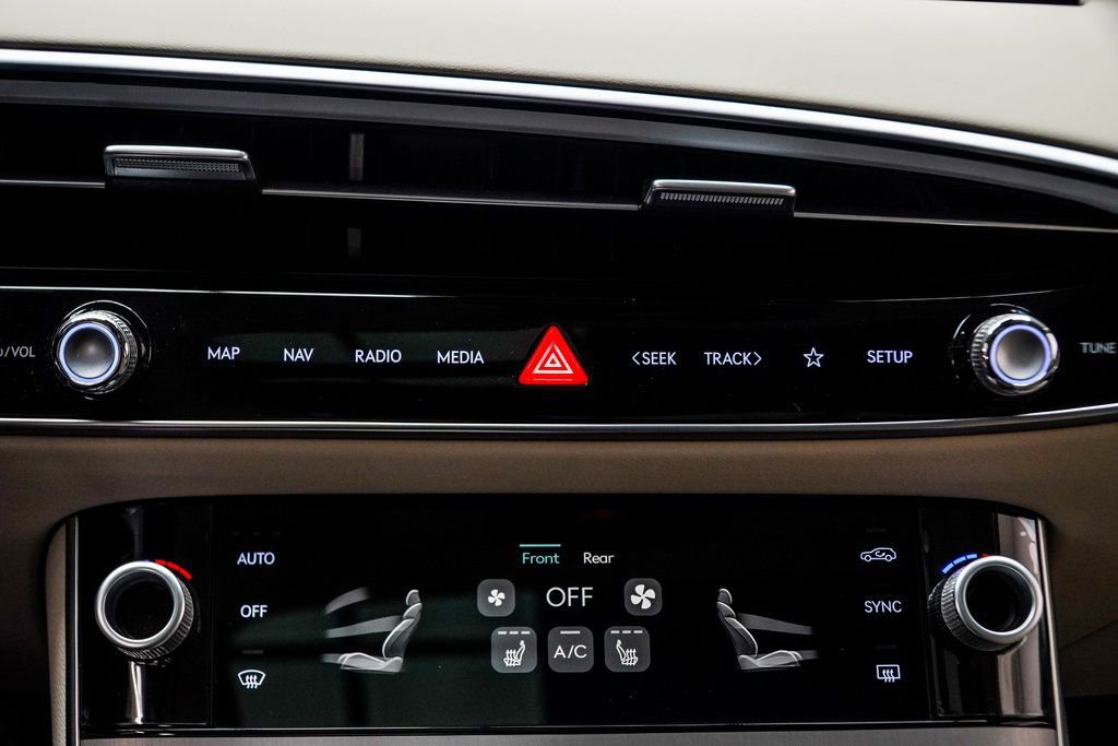 Used 2026 Genesis GV70 2.5T Select image 25