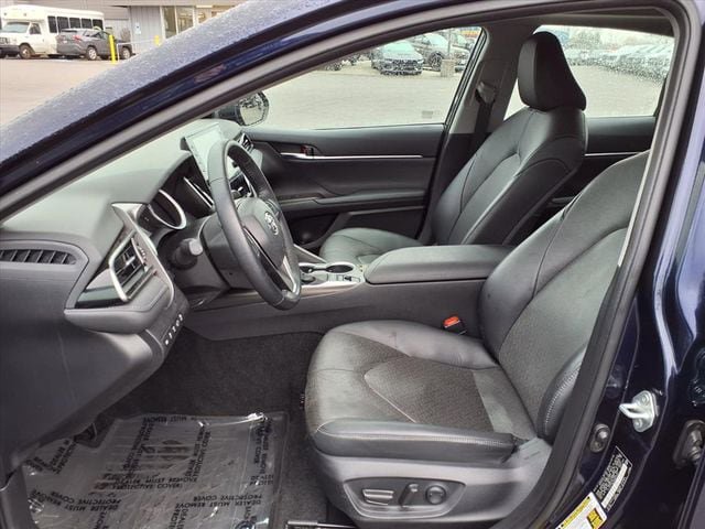 Used 2022 Toyota Camry XLE w/ Navigation Package FWD image 13
